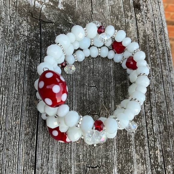 Hand Crafted White and Red Beaded Wrap Bracelet Memory Wire Clear Crystals - Picture 5 of 5